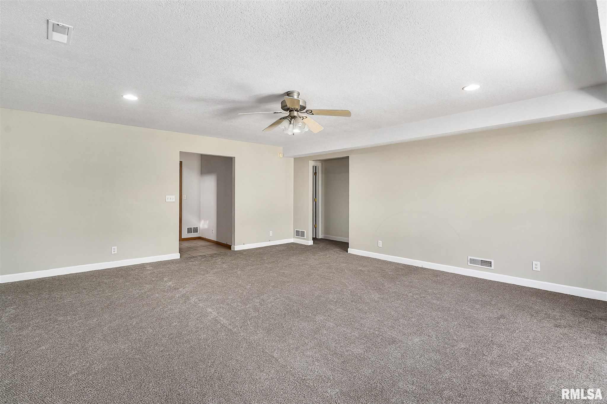 2593 Canterbury Road Muscatine, IA 52761 - Photo 23 of 29