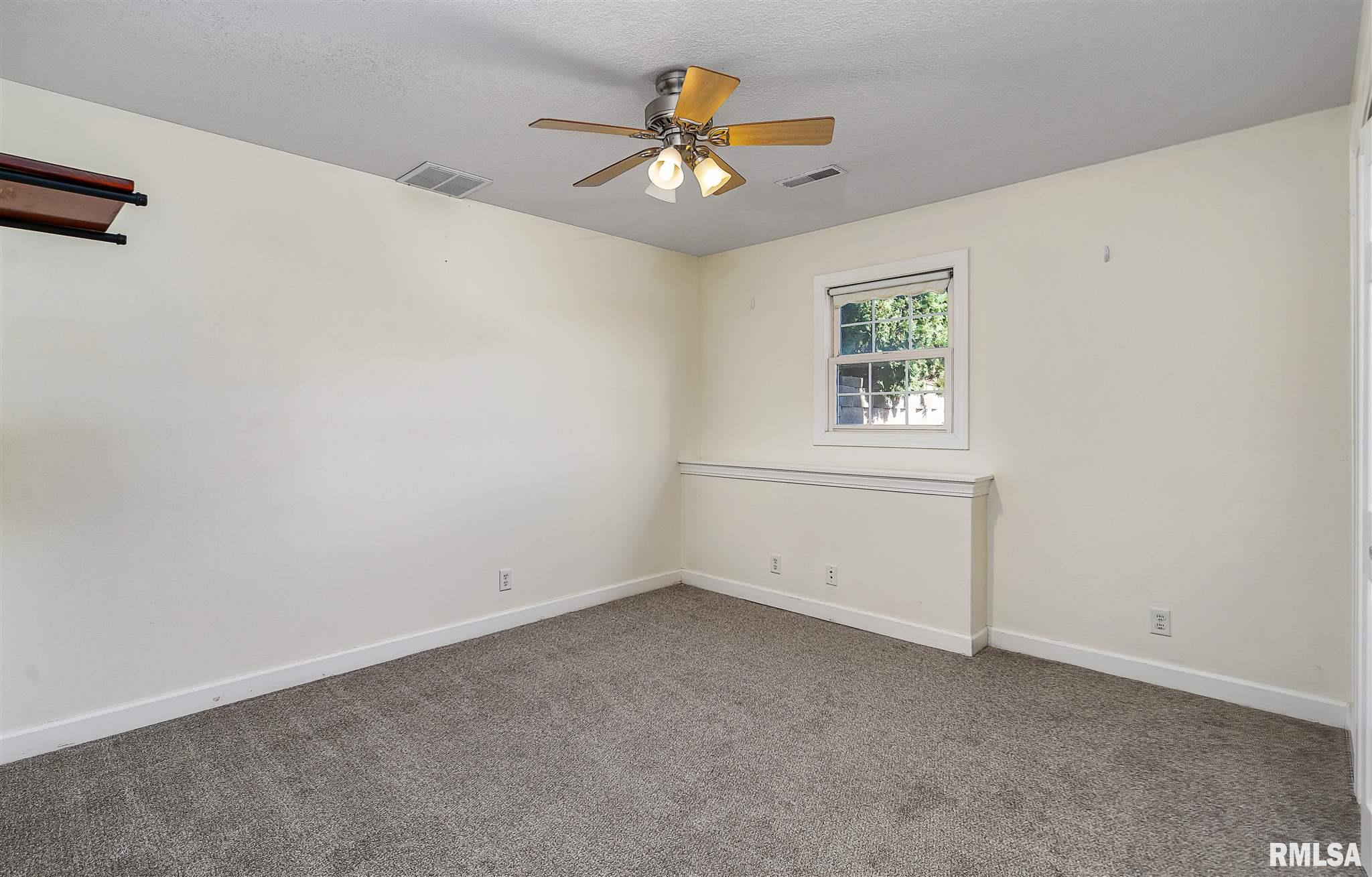 2593 Canterbury Road Muscatine, IA 52761 - Photo 24 of 29