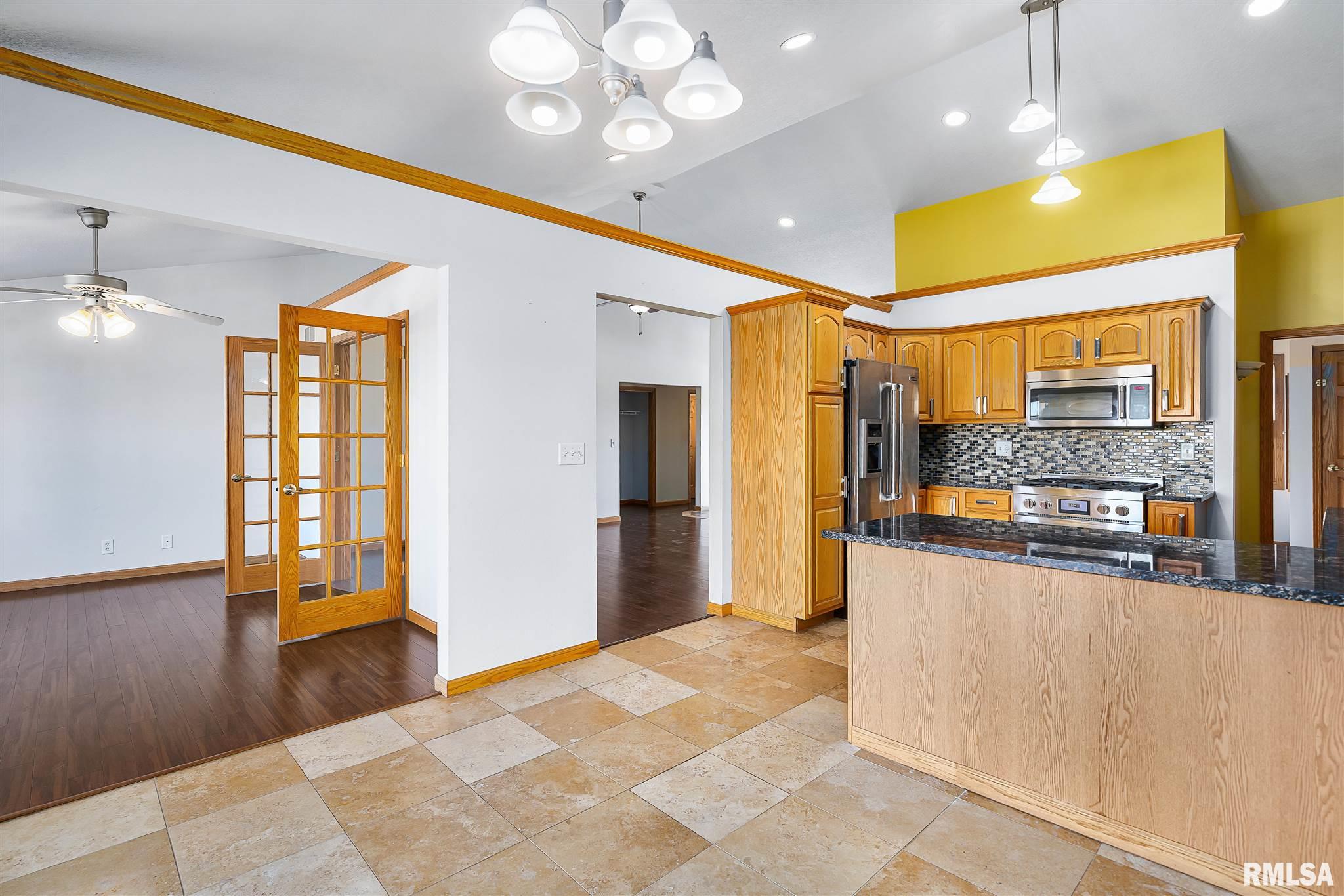 2593 Canterbury Road Muscatine, IA 52761 - Photo 7 of 29