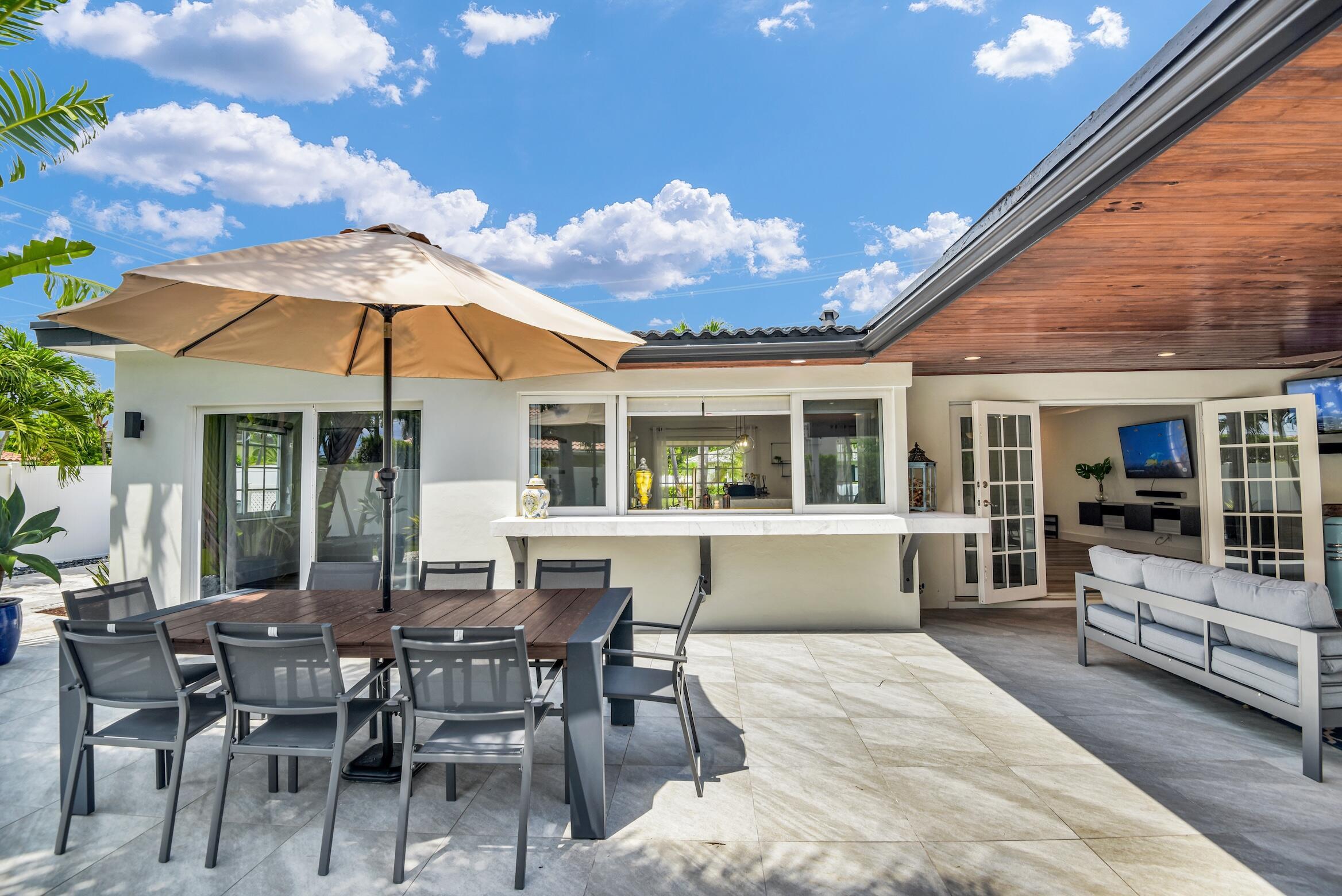 701 Appleby Street Boca Raton, FL 33487 - Photo 19 of 47 a view of a dining table and chairs in the patio