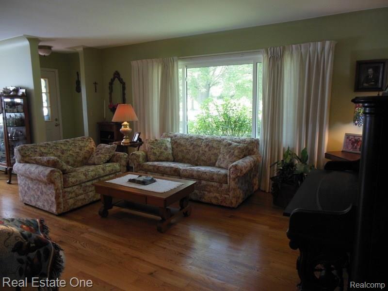 2320 Byron Road Howell, MI 48855 - Photo 27 of 47 DSCN3284.JPG