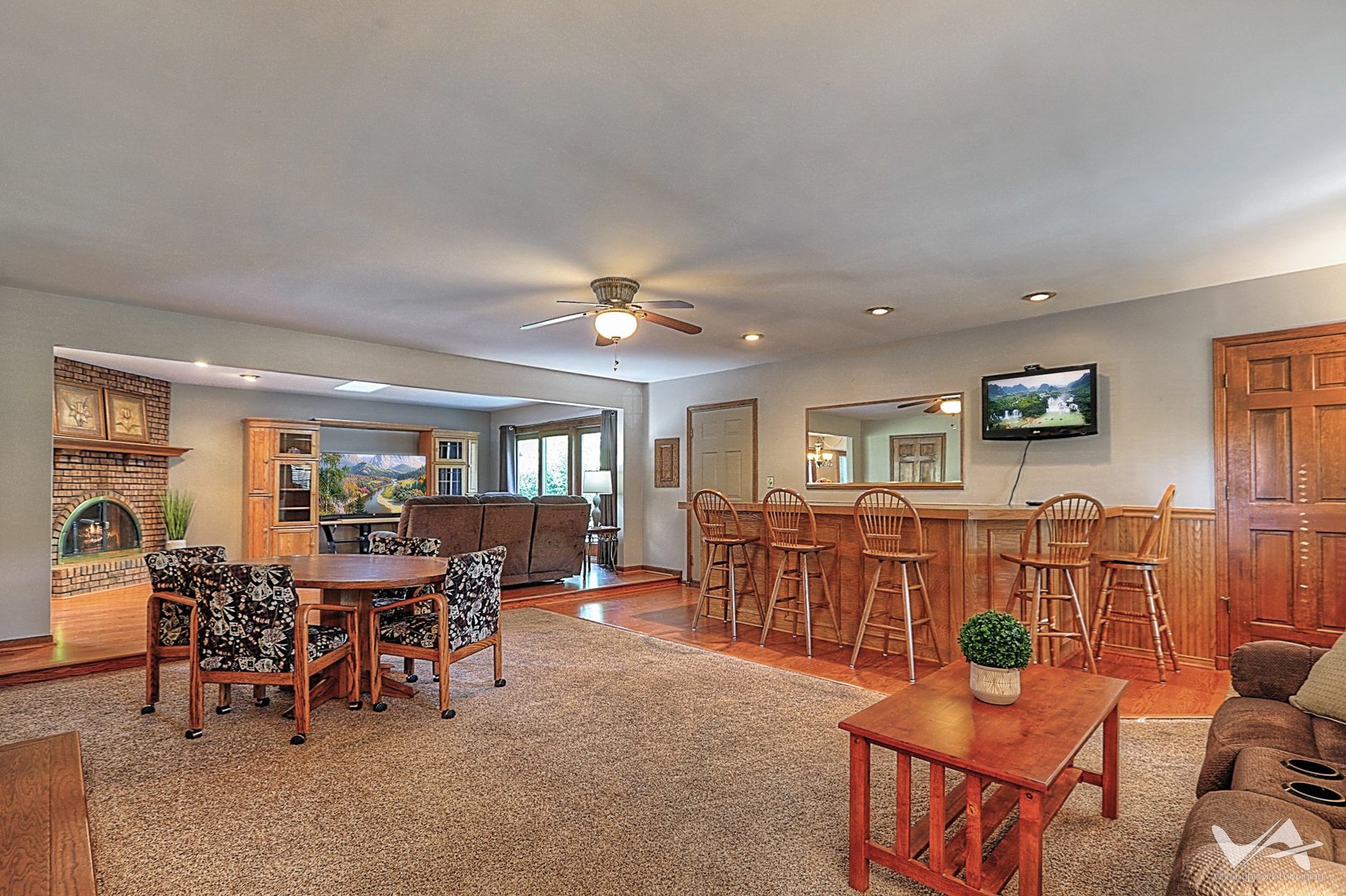 1034 Fall Circle Roselle, IL 60172 - Photo 16 of 30 a view of a livingroom with furniture