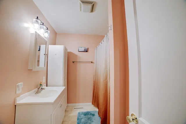 $79,900 | 122 West Harrison Avenue, Cissna Park, IL 60924