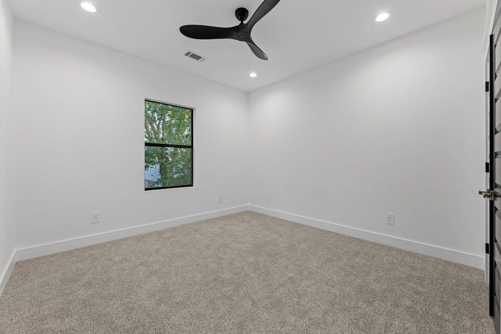 518 Clinton Street, Unit A Conroe, TX 77301 - Photo 16 of 18