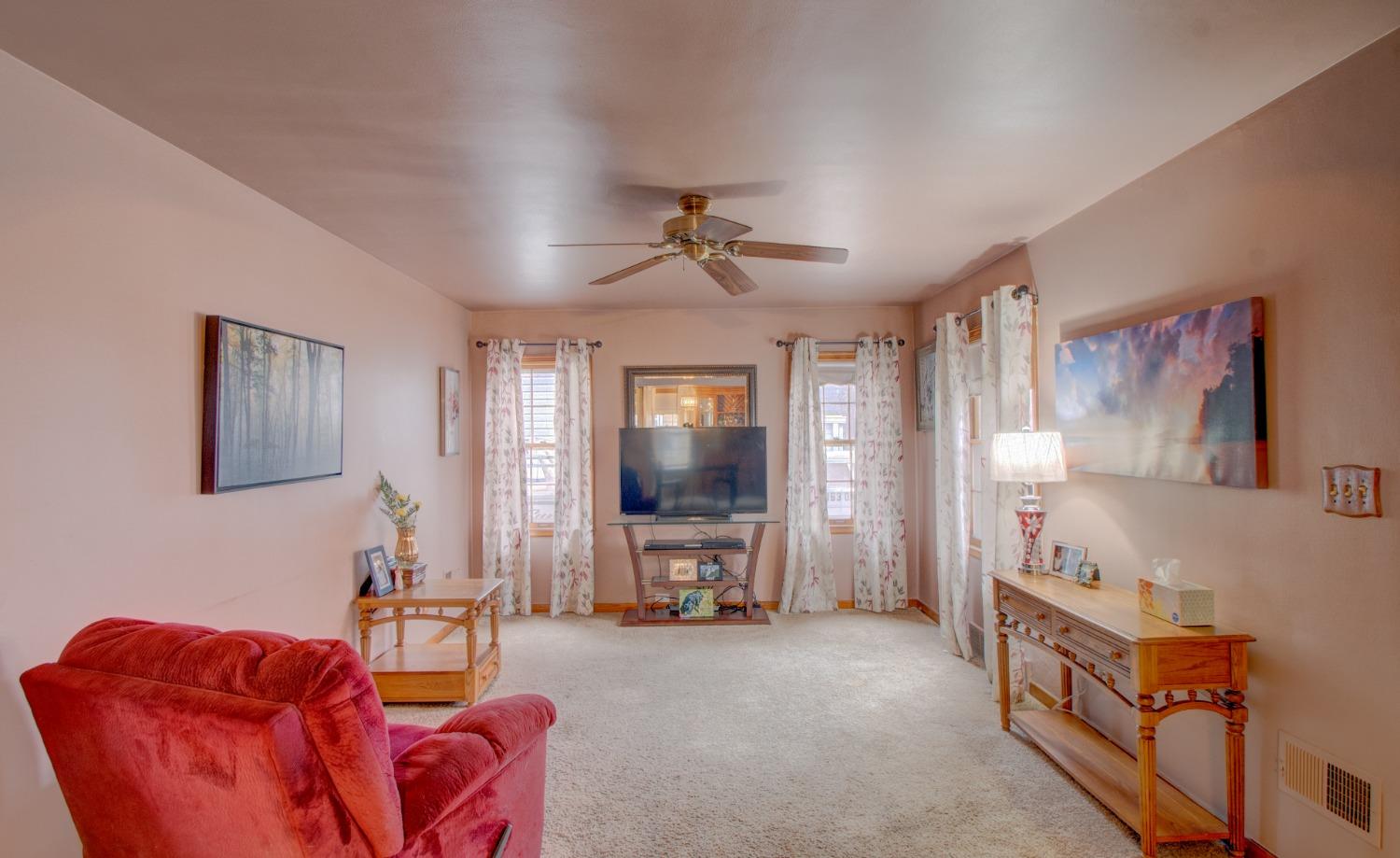 412 North Rensselaer Street Griffith, IN 46319 - Photo 5 of 18 1500x919