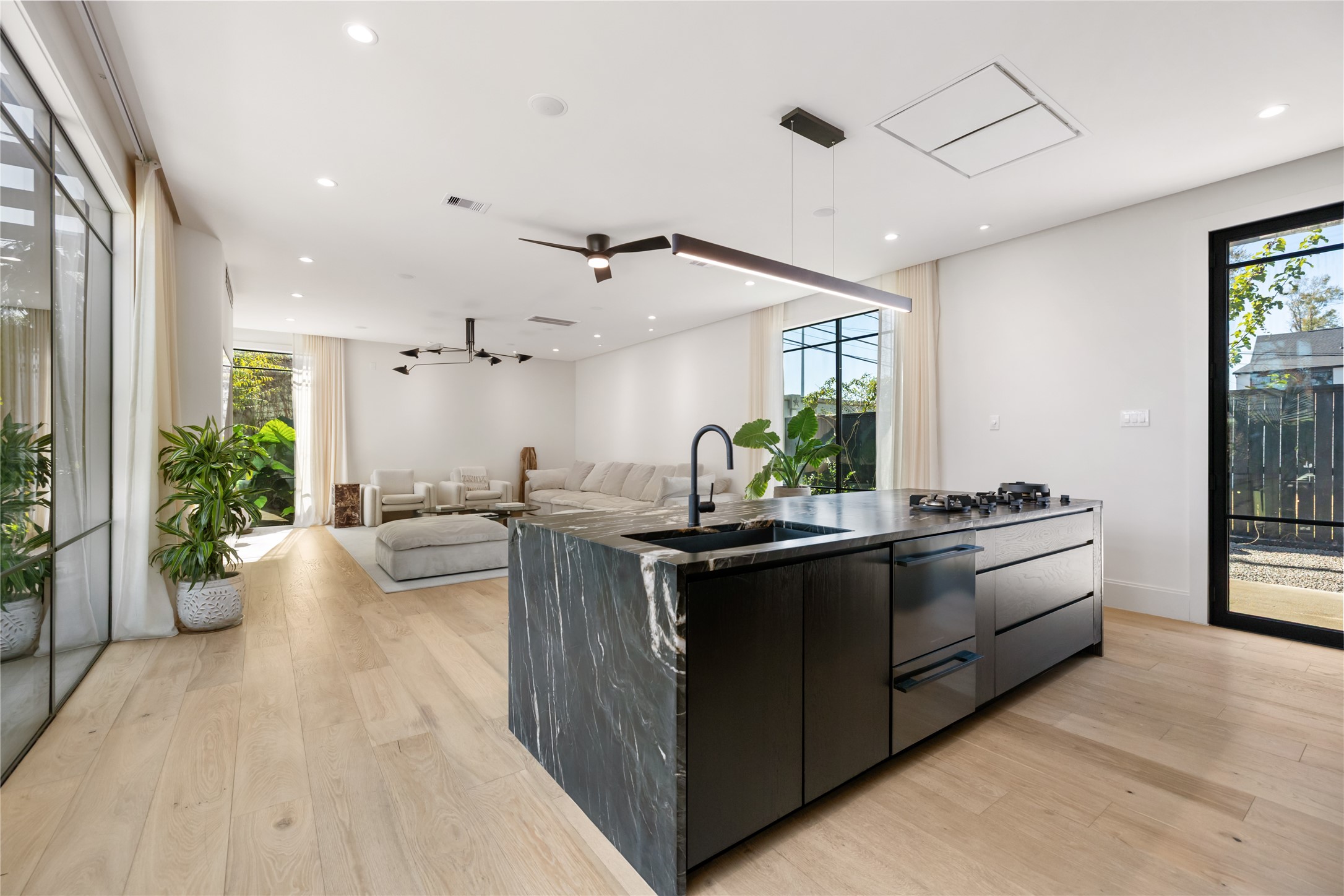 419 West 30th Street Houston, TX 77018 - Photo 10 of 45 a kitchen with a stove and a view of living room