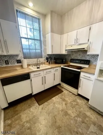 $230,000 | 70 Wood Duck Court, Hackettstown, NJ 07840