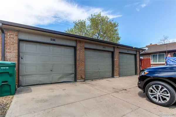 $1,075,000 | 14200 East 22nd Place, Aurora, CO 80011