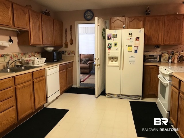 101 Virginia Drive Brewton, AL 36426 - Photo 7 of 19 Kitchen