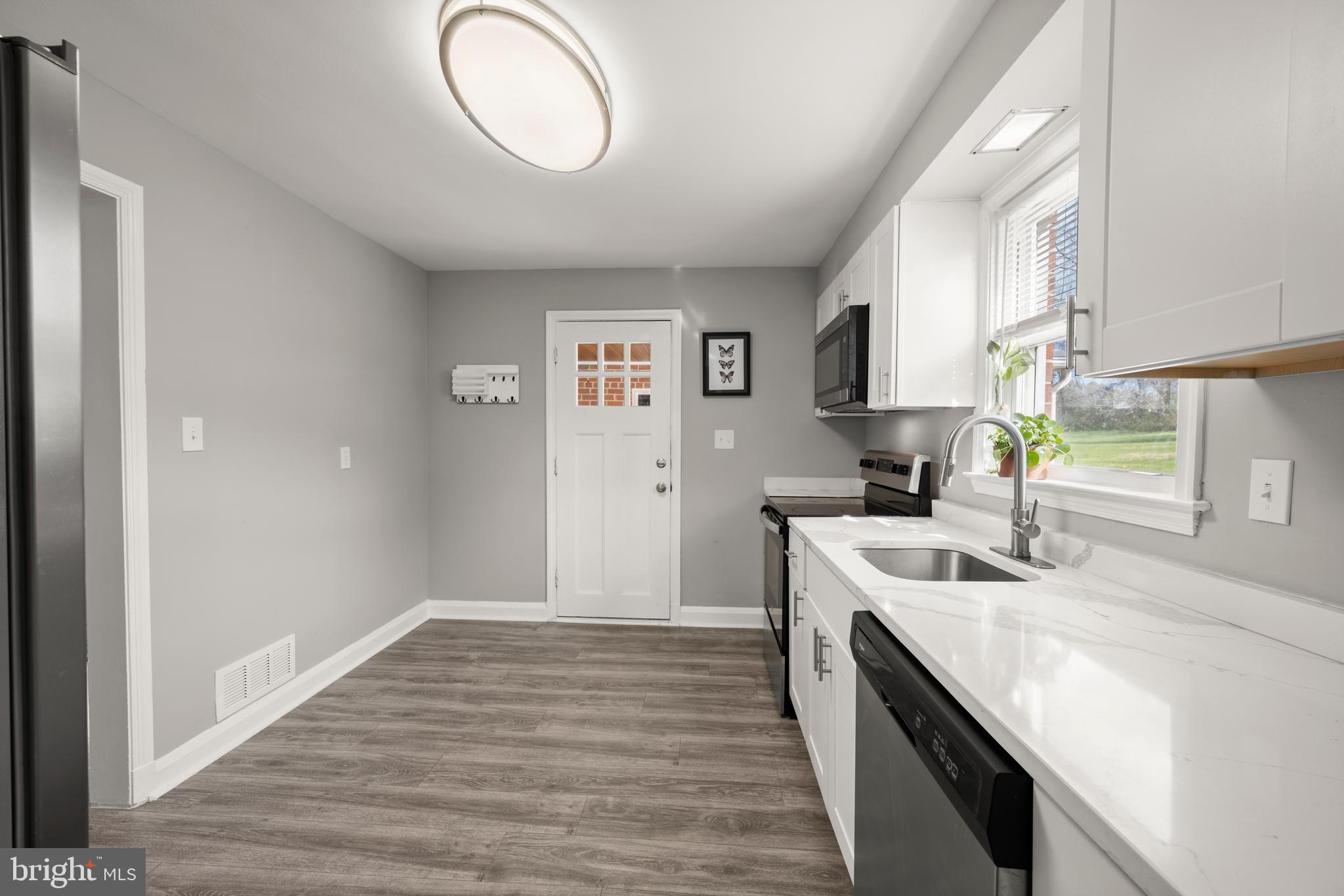 901 Locustvale Road Towson, MD 21204 - Photo 10 of 42 Kitchen