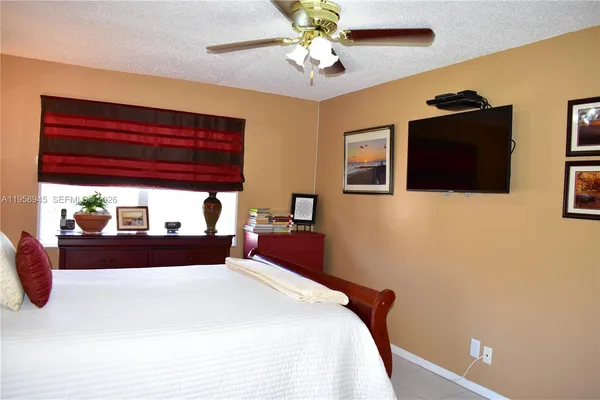 $79,990 | 9801 Sunrise Lakes Boulevard, Unit 301, Sunrise, FL 33322