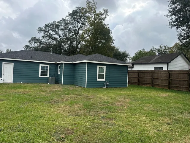 $1,950 | 1502 Acacia Drive, Pasadena, TX 77502