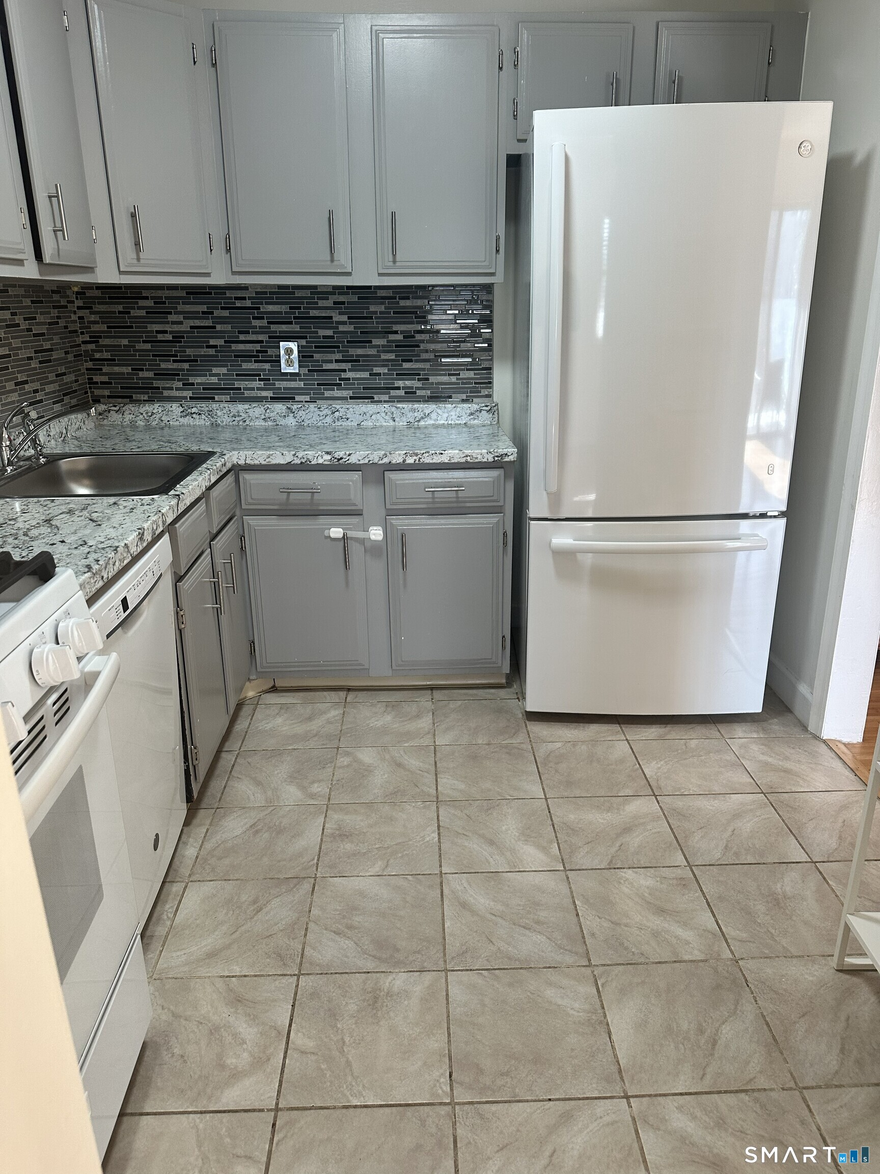 50 Greenhouse Road, Unit 33D Bridgeport, CT 06606 - Photo 11 of 24