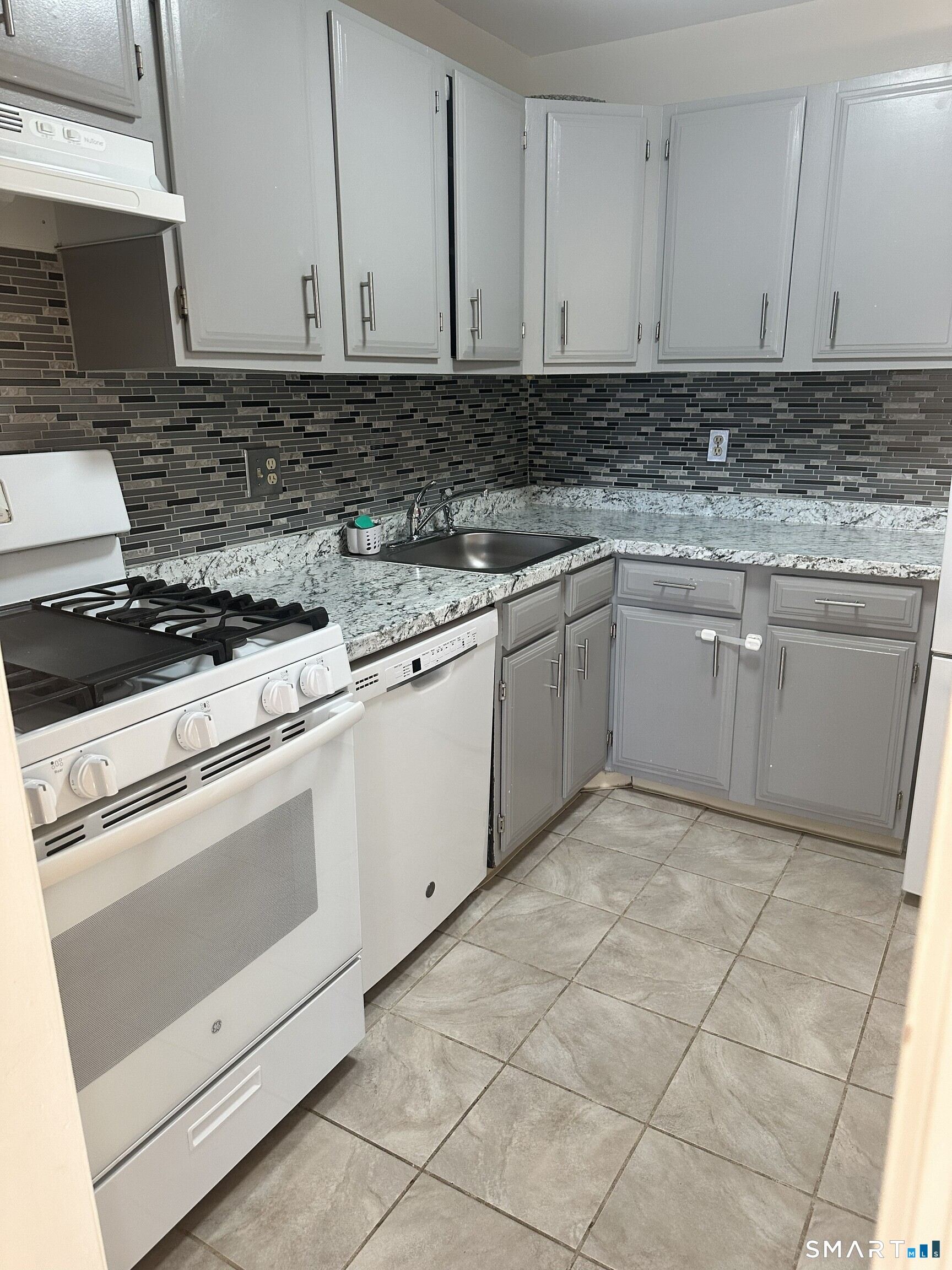 50 Greenhouse Road, Unit 33D Bridgeport, CT 06606 - Photo 10 of 24