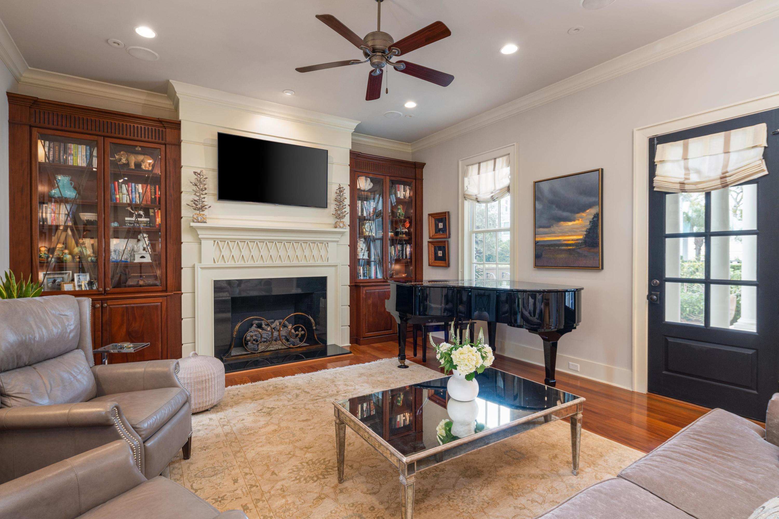 16 Edenton Road Mount Pleasant, SC 29464 - Photo 10 of 55 Living Room