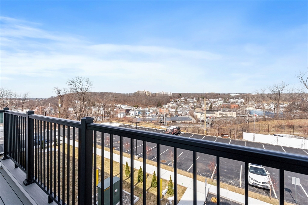 631 Franklin Street, Unit 209 Worcester, MA 01604 - Photo 24 of 42 a view of city and roof