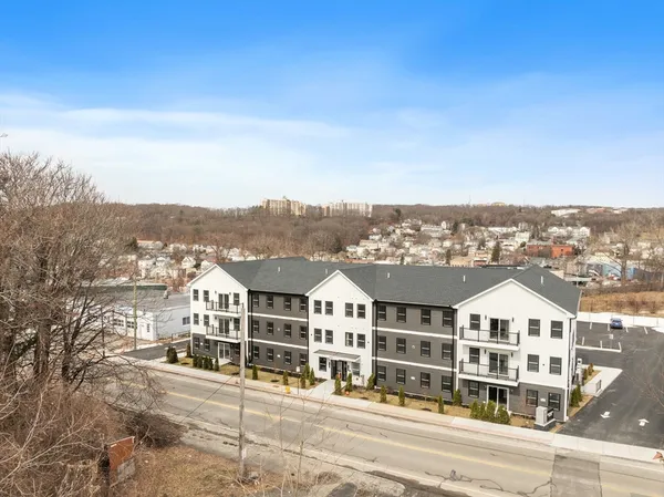 $2,100 | 631 Franklin Street, Unit 209, Worcester, MA 01604