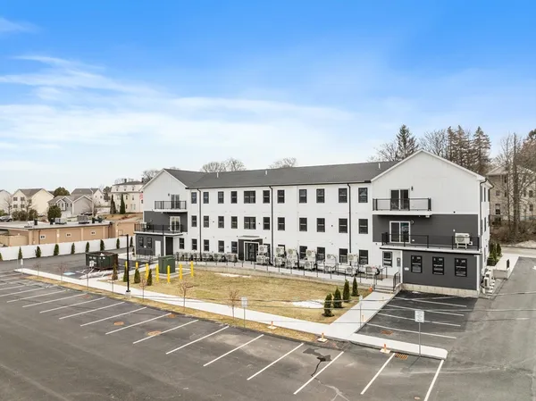 $2,100 | 631 Franklin Street, Unit 209, Worcester, MA 01604