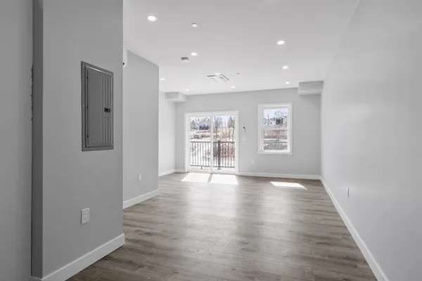 $2,100 | 631 Franklin Street, Unit 209, Worcester, MA 01604