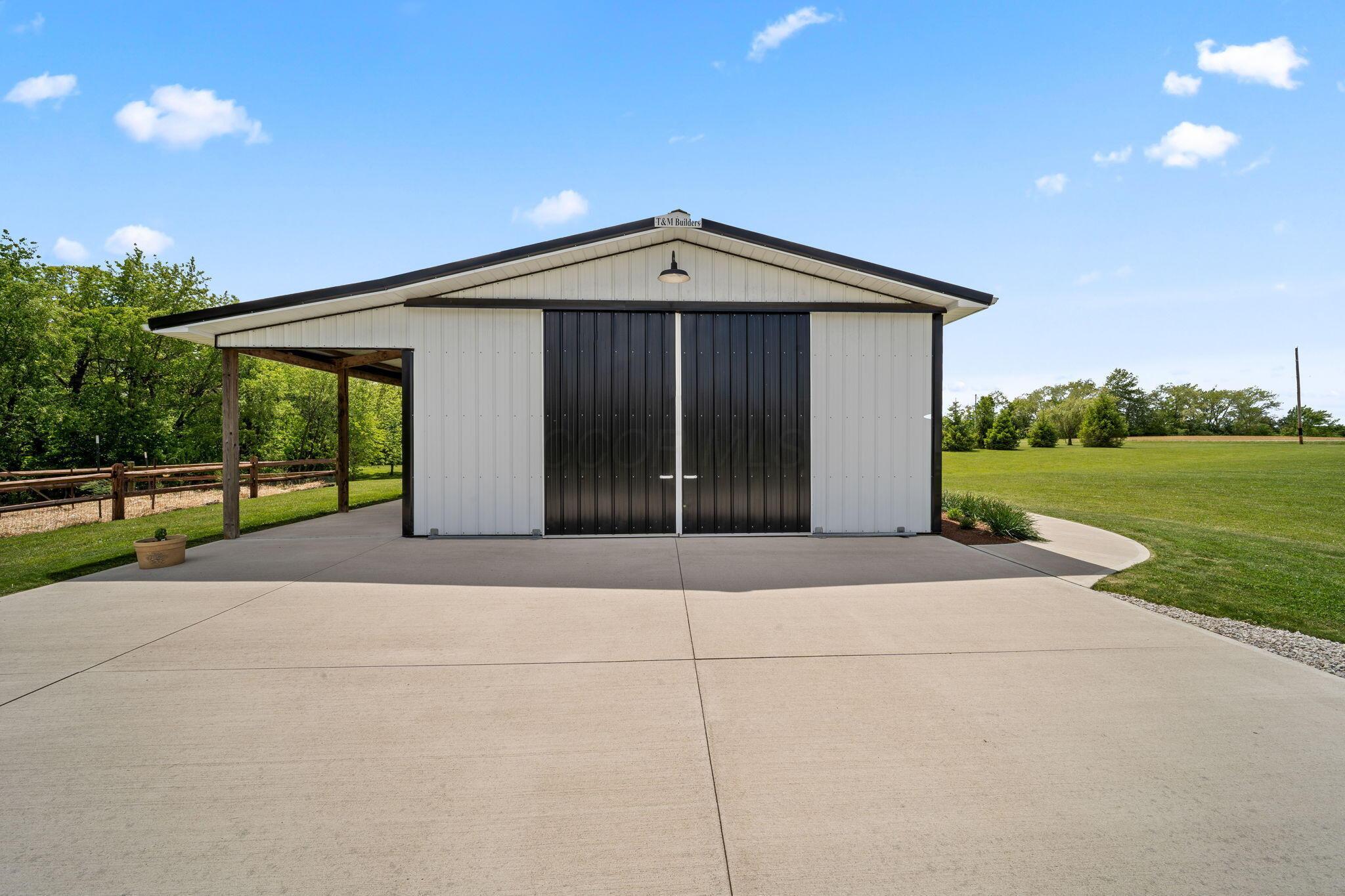 21746 Winstead Road Circleville, OH 43113 - Photo 67 of 99 overhang