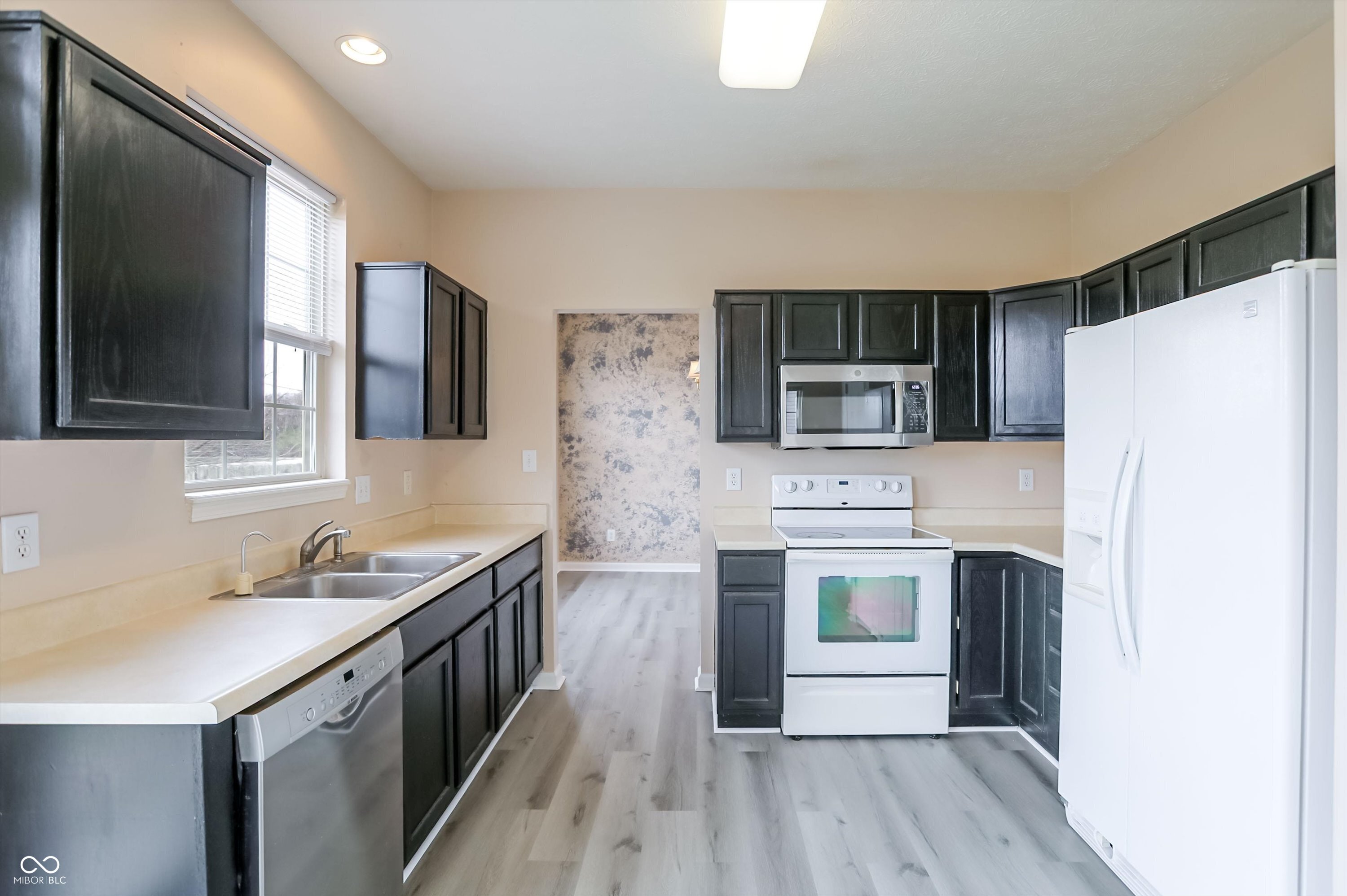 10611 Eric Court Fishers, IN 46037 - Photo 9 of 39