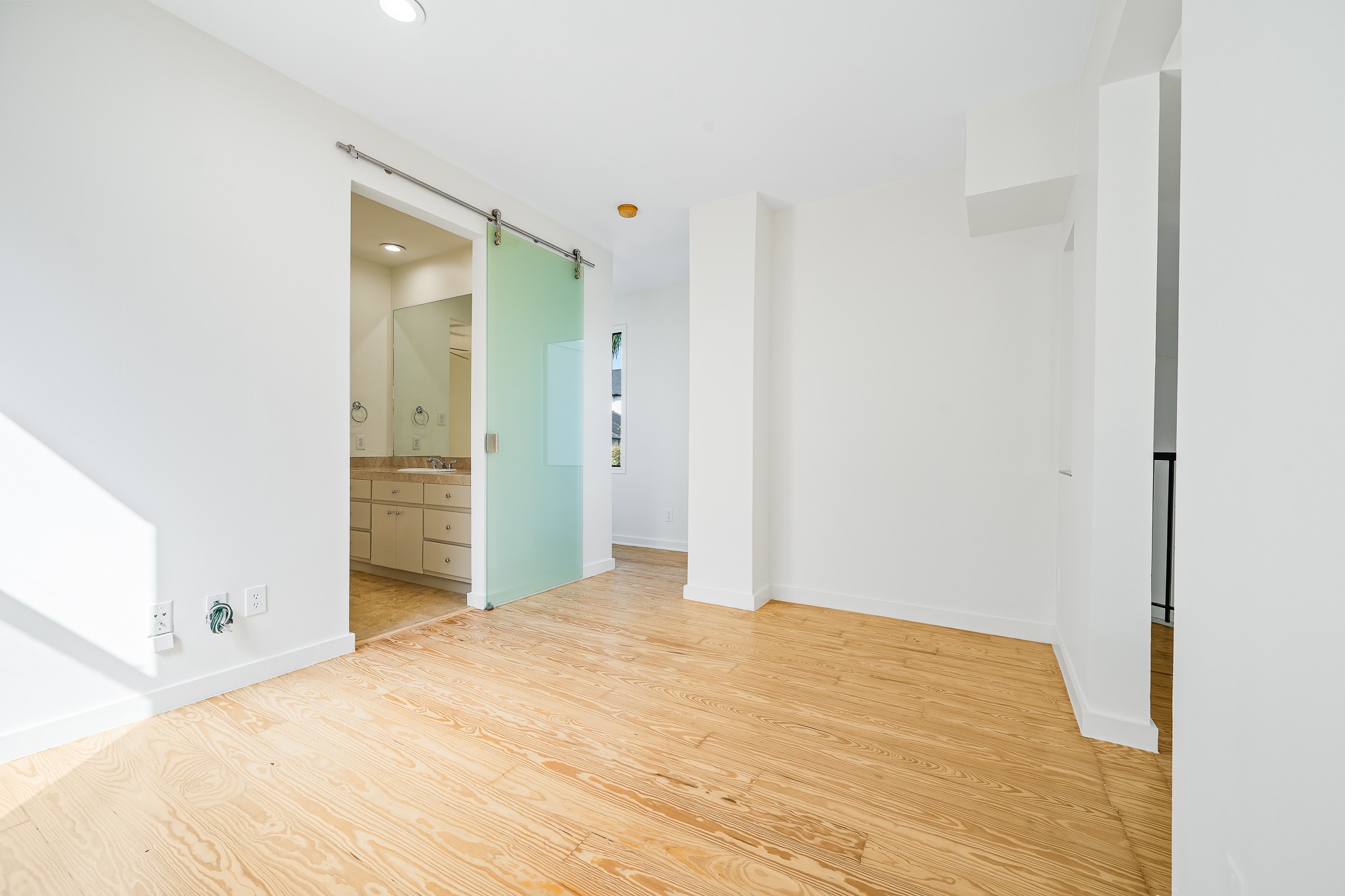 235 Malone Street Houston, TX 77007 - Photo 24 of 46 a view of a room with closet and bathroom