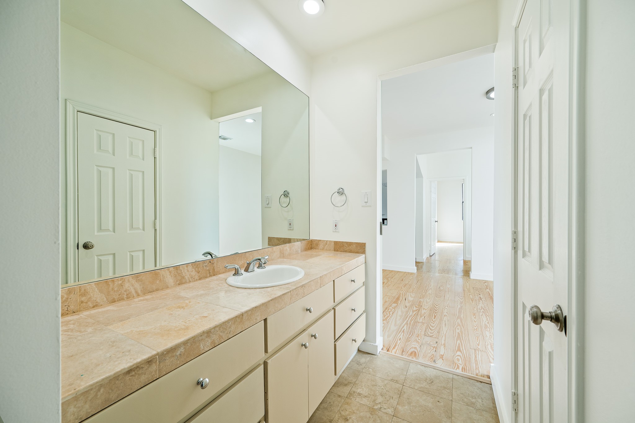 235 Malone Street Houston, TX 77007 - Photo 31 of 46 a spacious bathroom with a shower sink and mirror
