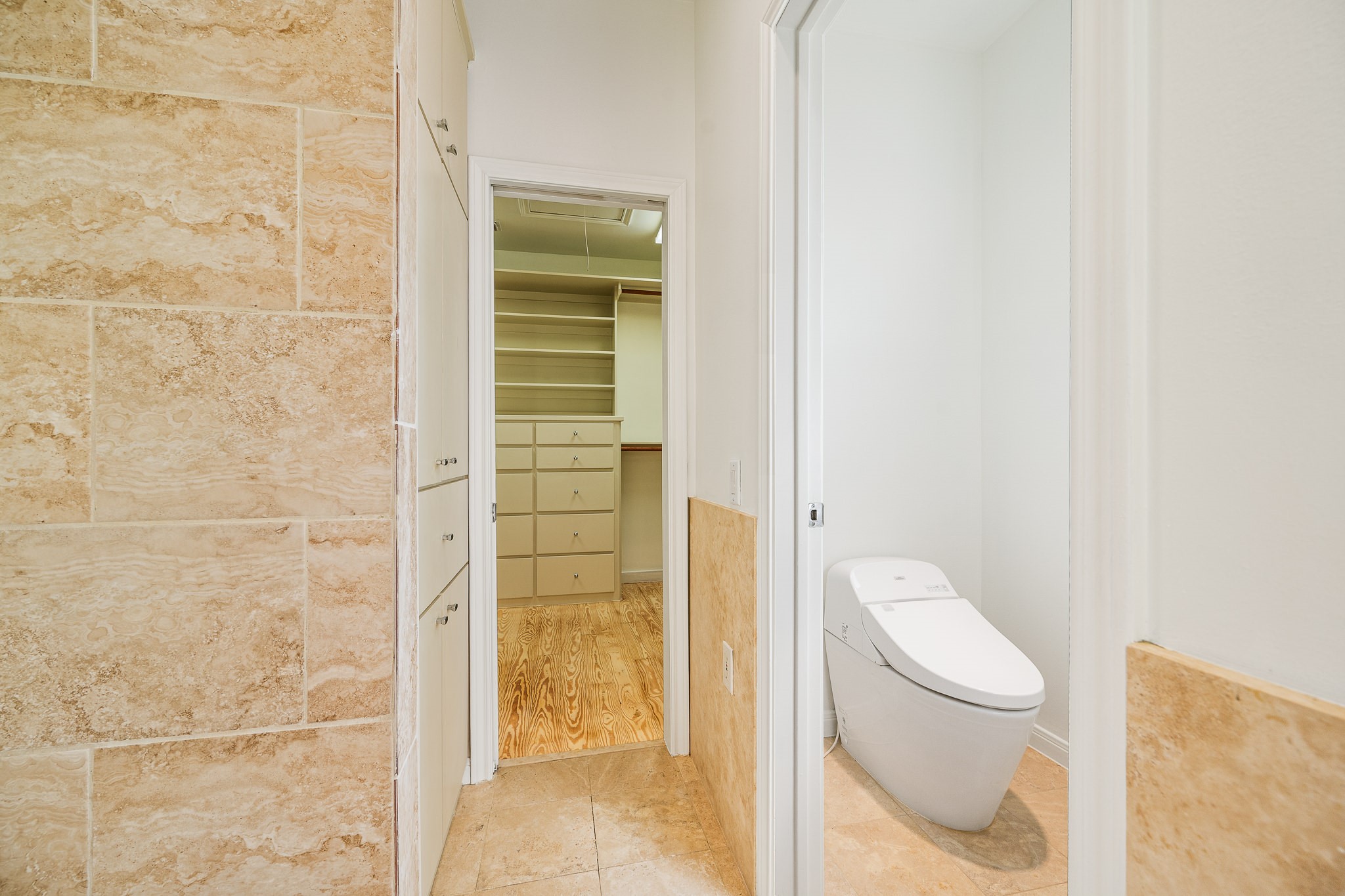 235 Malone Street Houston, TX 77007 - Photo 36 of 46 a bathroom with a toilet and a shower