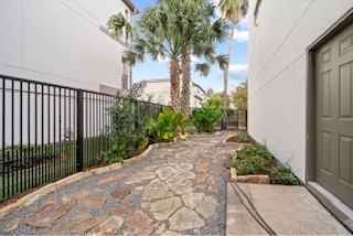 235 Malone Street Houston, TX 77007 - Photo 45 of 46 a view of a entrance