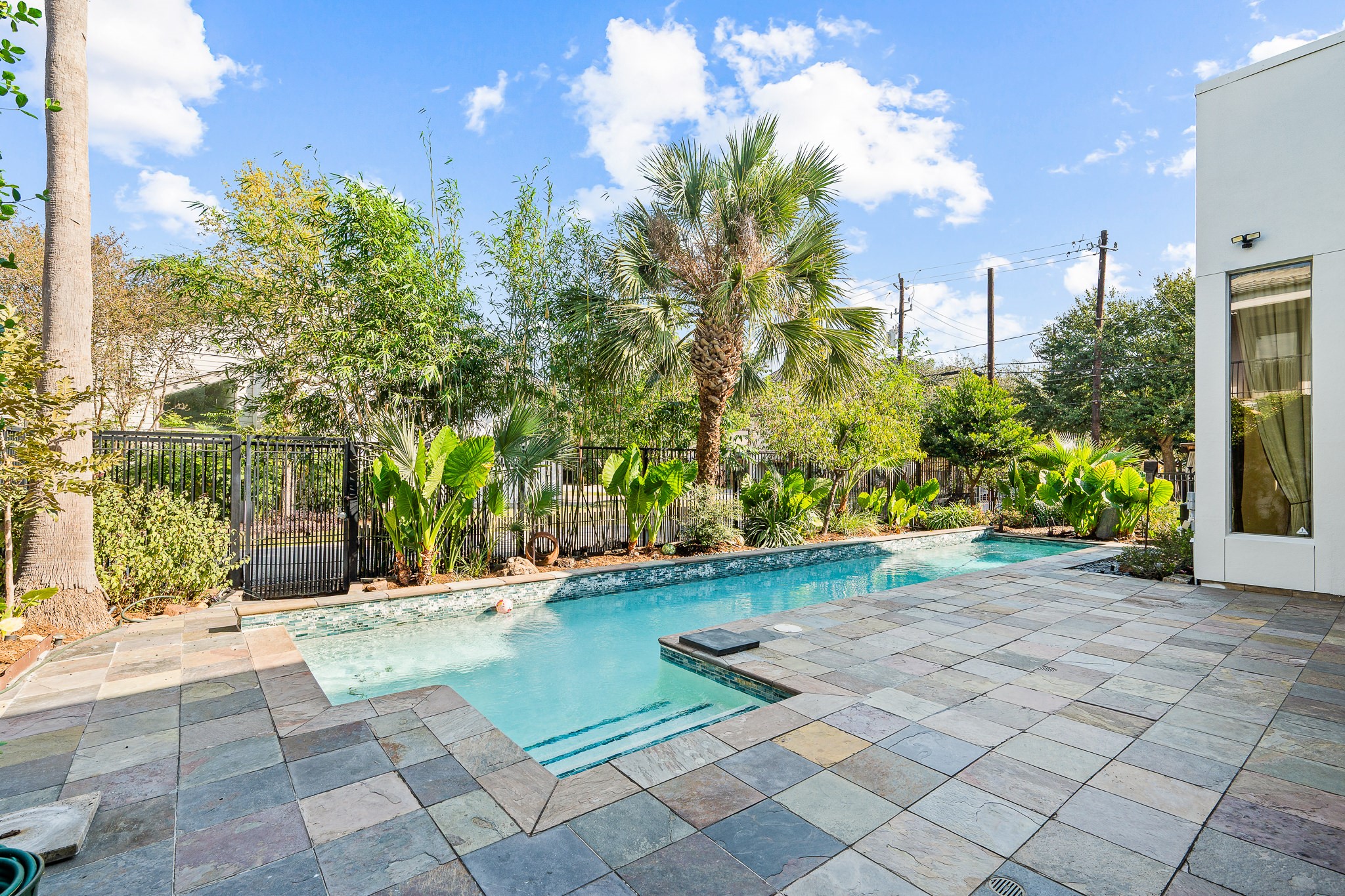 235 Malone Street Houston, TX 77007 - Photo 6 of 46 a view of a pathway with a yard