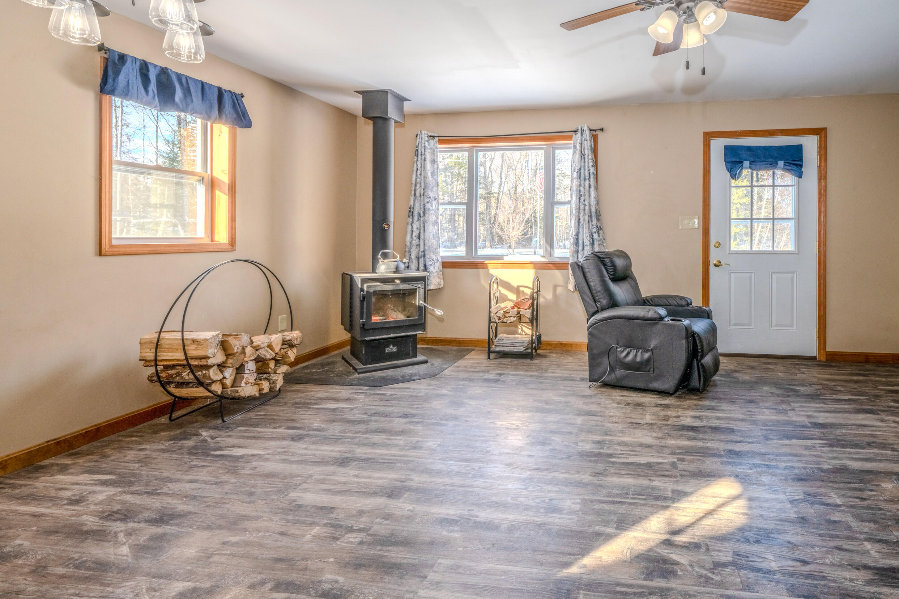 59 Rutland Road Troy, ME 04987 - Photo 8 of 37 Livingroom