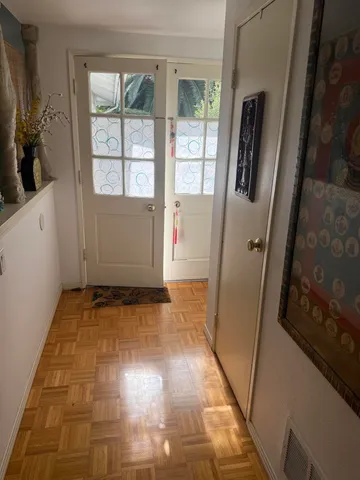 a view of entryway with window