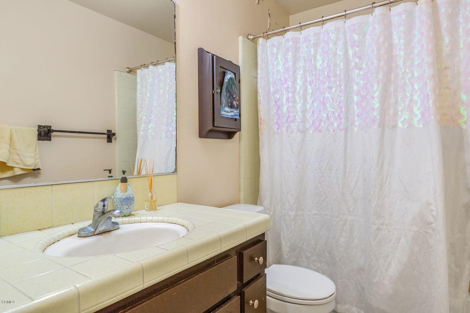 109 Tujunga Avenue Oxnard, CA 93035 - Photo 13 of 23 011_109-tujunga-avenue-oxnard-ca-usa-003