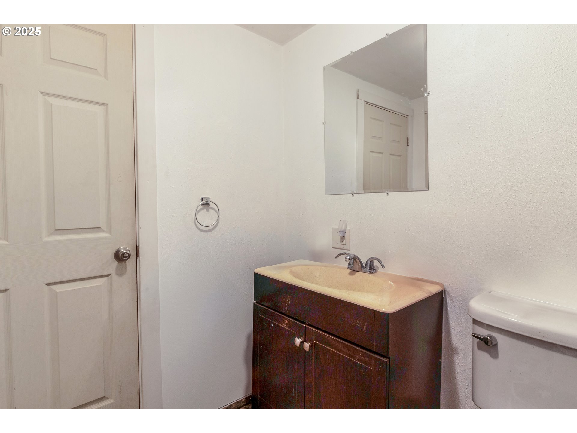412 South 35th Street Springfield, OR 97478 - Photo 17 of 38 a bathroom with a sink and a mirror