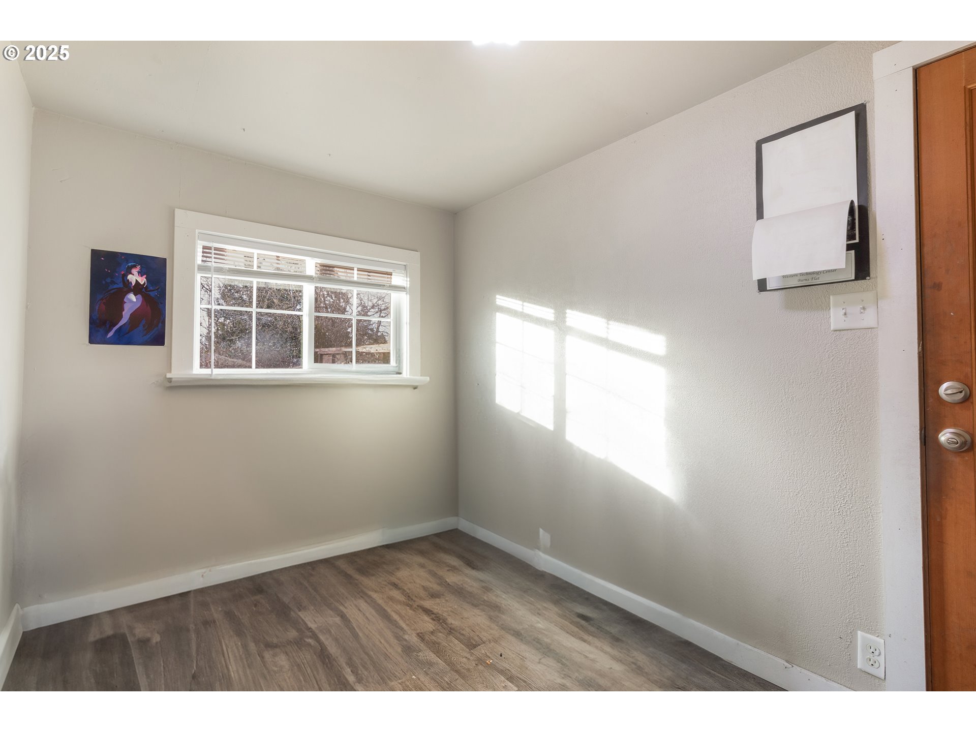412 South 35th Street Springfield, OR 97478 - Photo 25 of 38 an empty room with wooden floor and windows