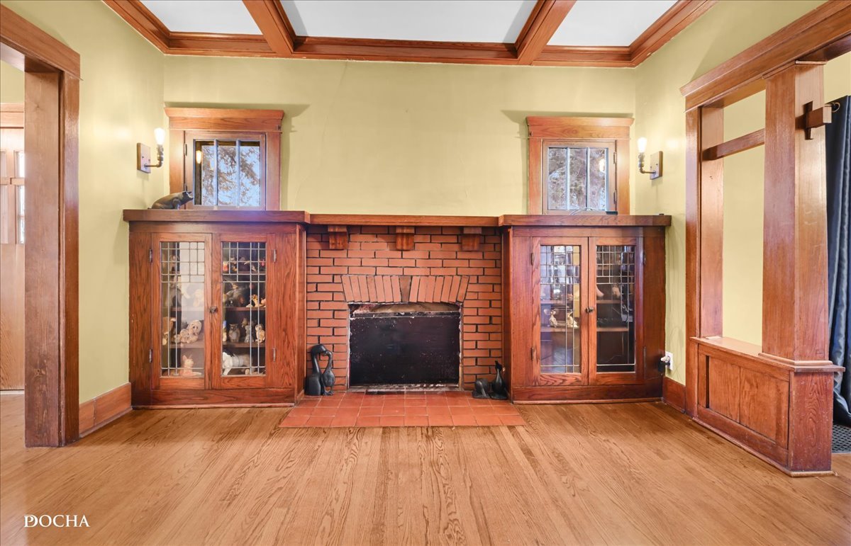 8725 Plattville Road Newark, IL 60541 - Photo 12 of 34 a view of an entryway with a window
