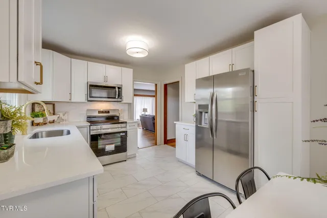 $359,900 | 215 Cherry Lane, Bristol, VA 24201