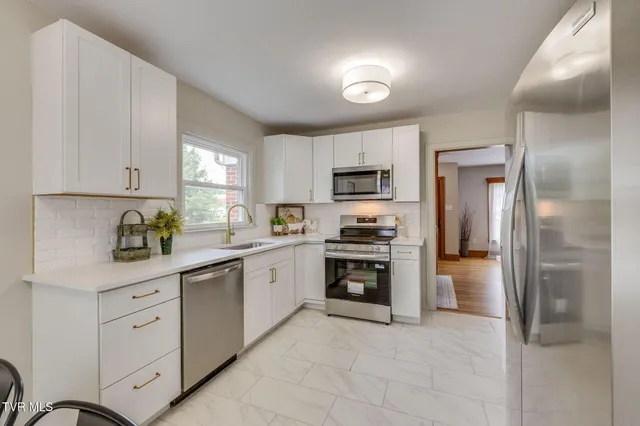 $359,900 | 215 Cherry Lane, Bristol, VA 24201