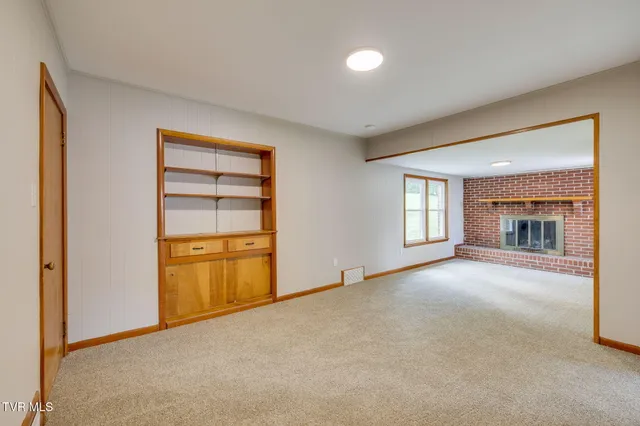 $359,900 | 215 Cherry Lane, Bristol, VA 24201