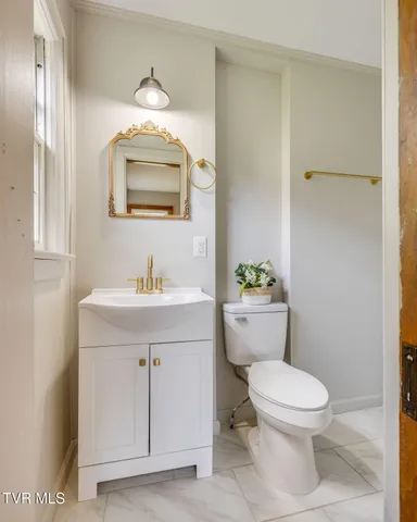 $359,900 | 215 Cherry Lane, Bristol, VA 24201