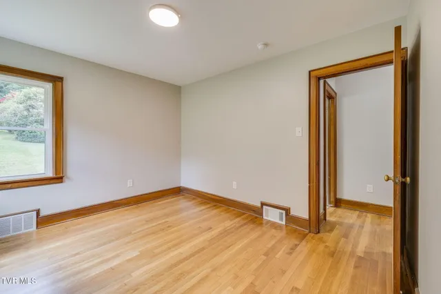 $359,900 | 215 Cherry Lane, Bristol, VA 24201