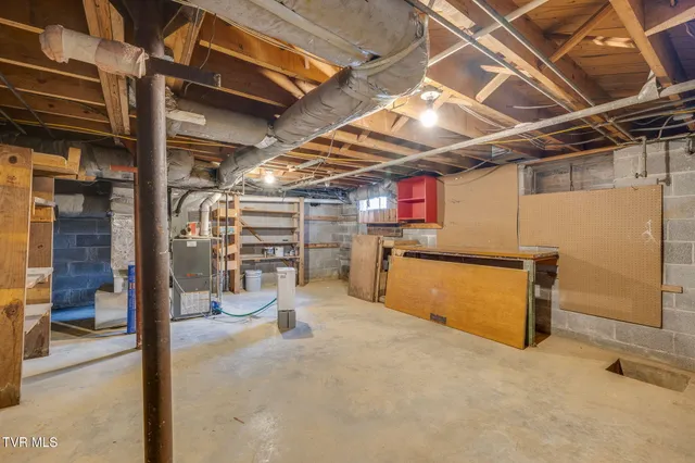 $359,900 | 215 Cherry Lane, Bristol, VA 24201