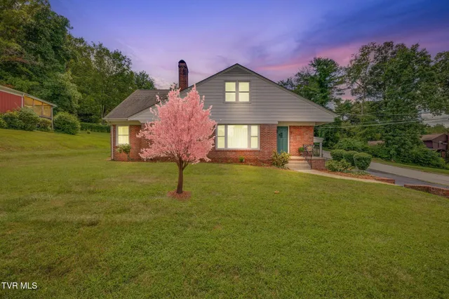 $359,900 | 215 Cherry Lane, Bristol, VA 24201