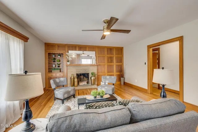 $359,900 | 215 Cherry Lane, Bristol, VA 24201