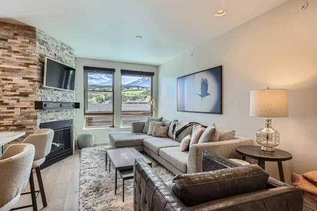 $629,000 | 1090 Blue River Parkway, Unit 204, Silverthorne, CO 80498