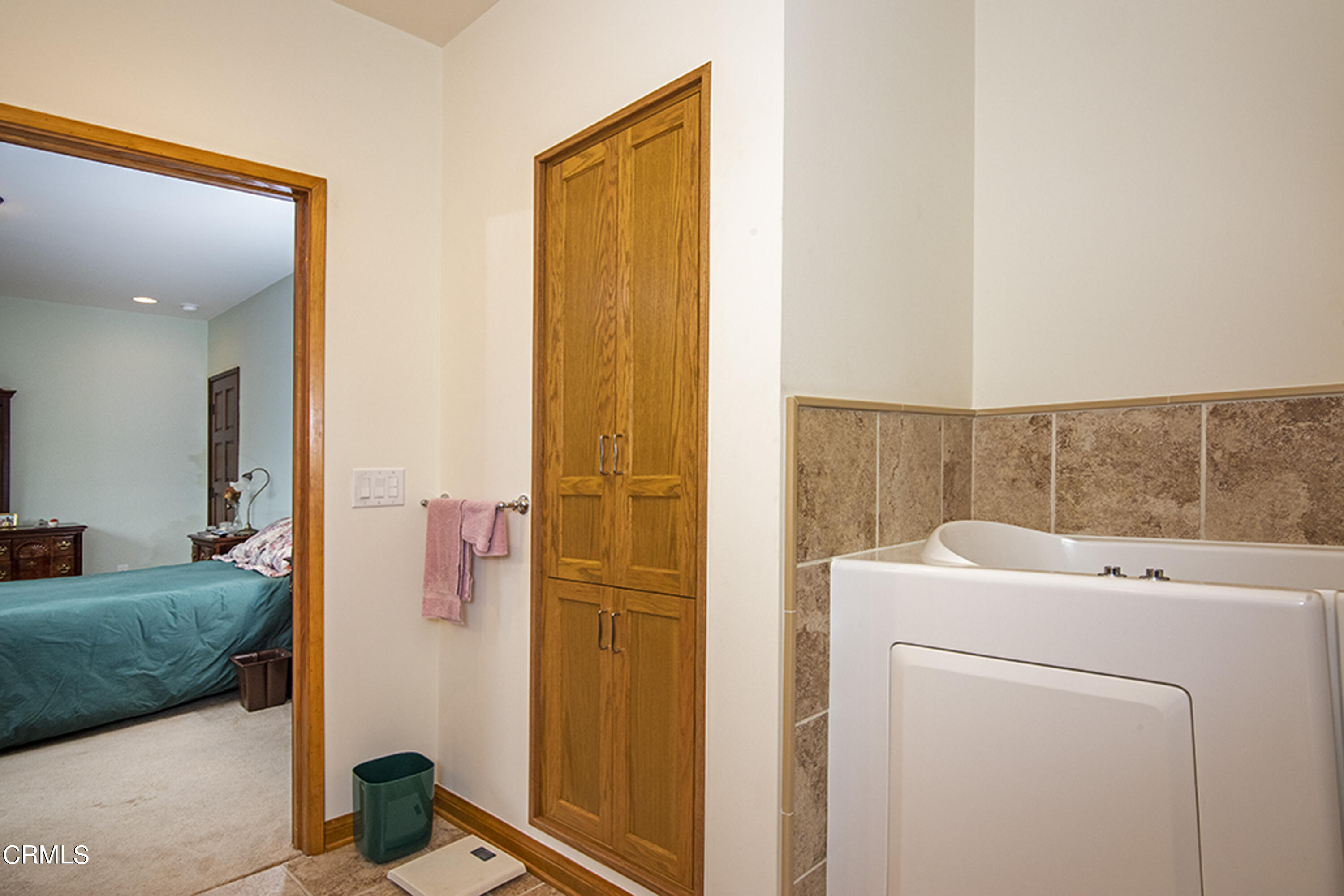 2888 Reposa Lane Altadena, CA 91001 - Photo 25 of 60 a utility room with dryer and washer