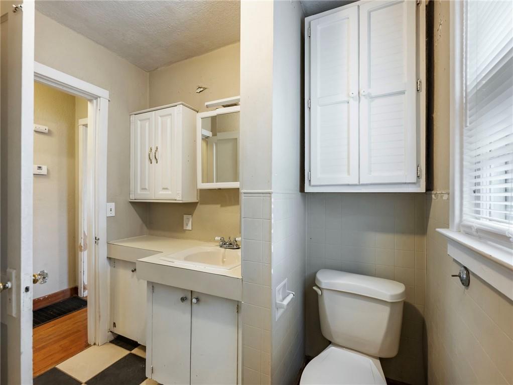 1093 Enota Avenue Northeast Gainesville, GA 30501 - Photo 23 of 47 a bathroom with a sink toilet and shower