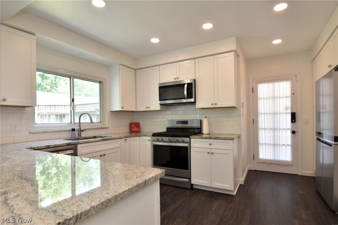 1375 Yellowstone Road Cleveland, OH 44121 - Photo 16 of 48 Kitchen
