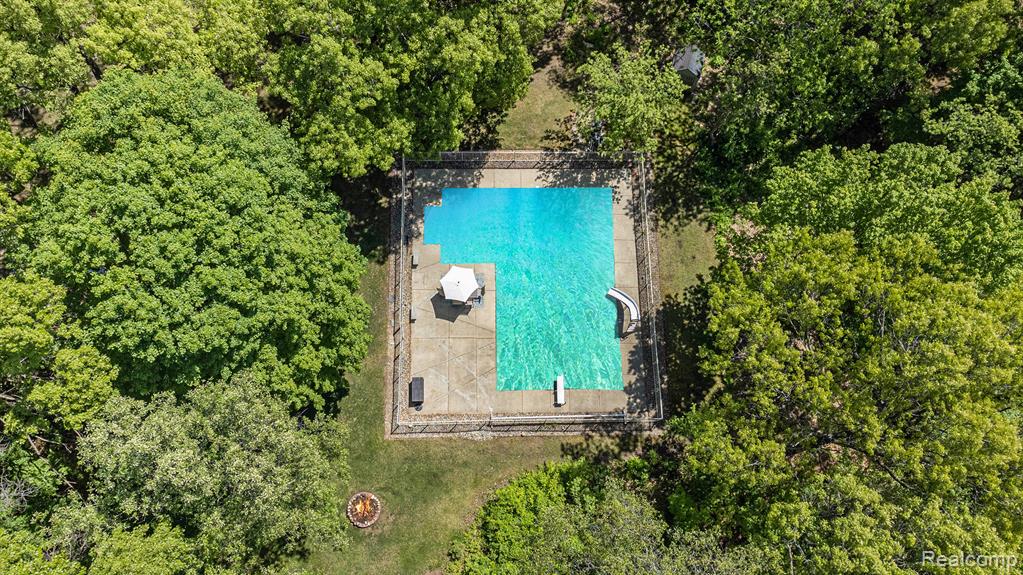 8065 Woodview Road Clarkston, MI 48348 - Photo 5 of 57