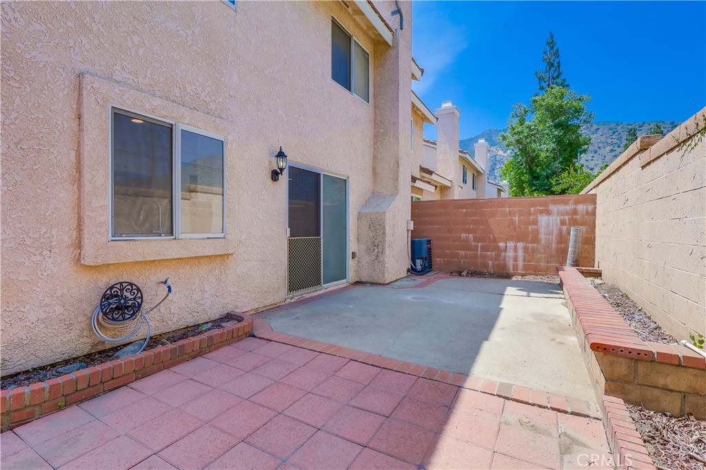 1876 Forest Drive Azusa, CA 91702 - Photo 21 of 24 a backyard of a house